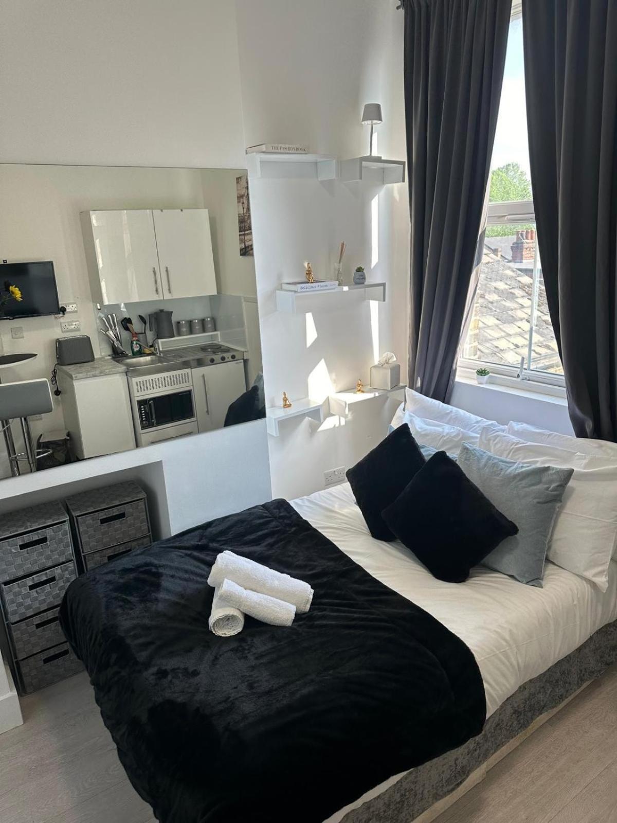Compact And Bright Flat West 3a Apartment London