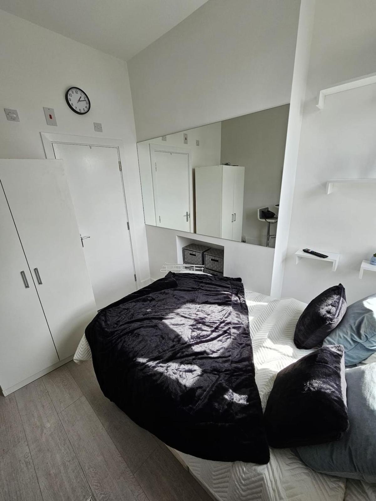 Compact And Bright Flat West 3a * London