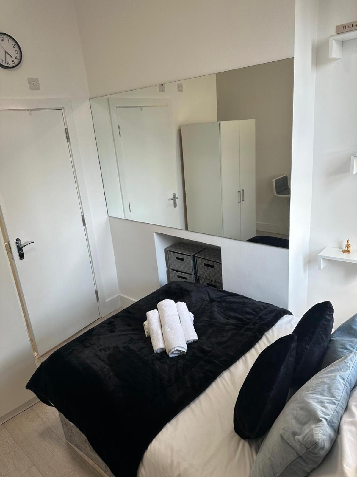 Apartment Compact And Bright Flat West 3a London