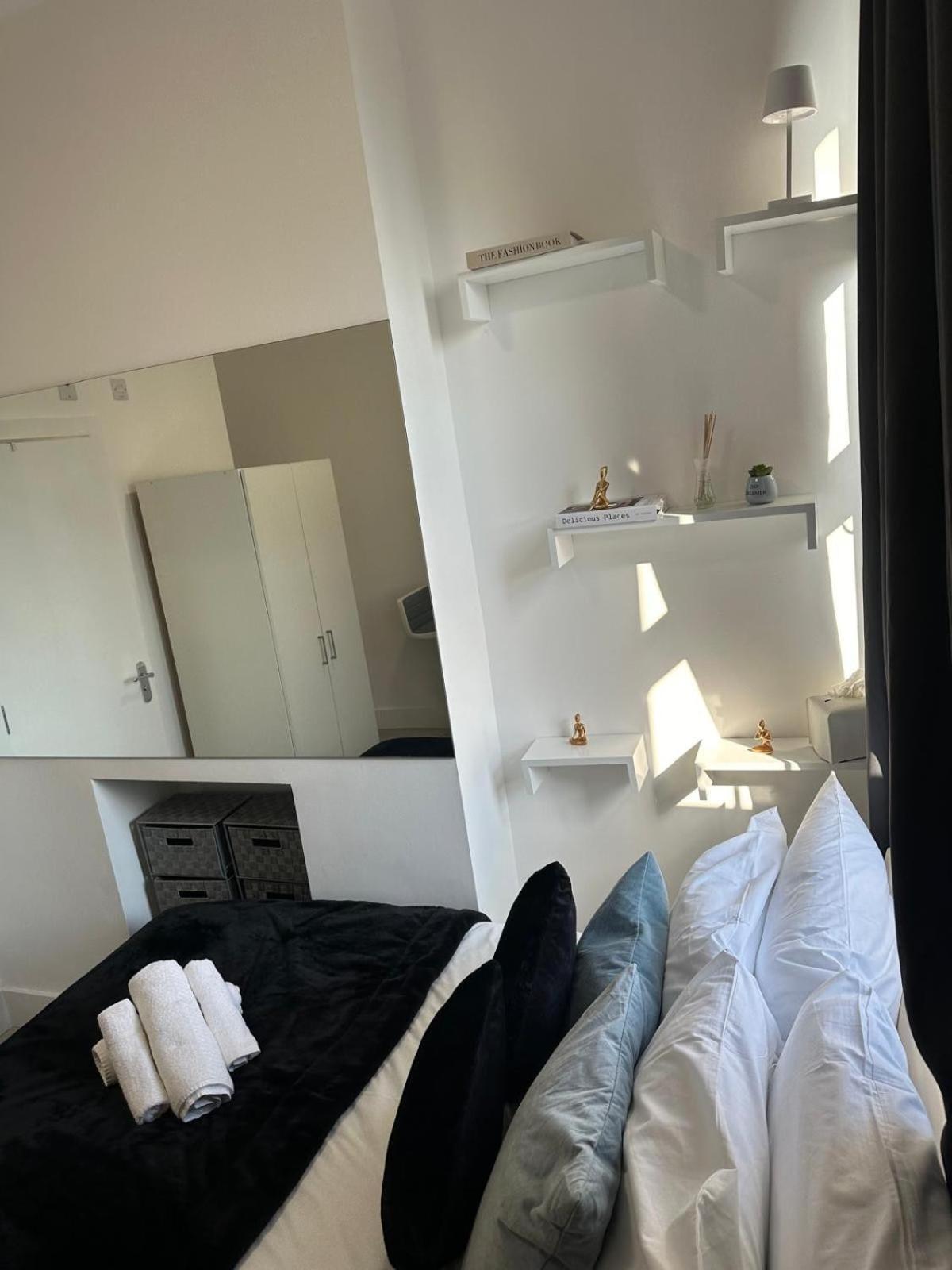 Compact And Bright Flat West 3a Londra